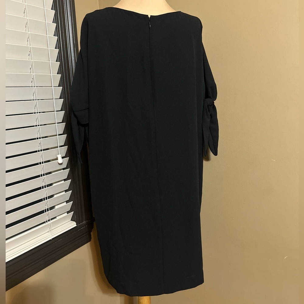 Vince Camuto Elegant Black Bow Sleeve Dress - Picture 3 of 4